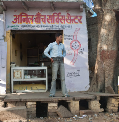 Watch emporium near Agra (3/1/09)