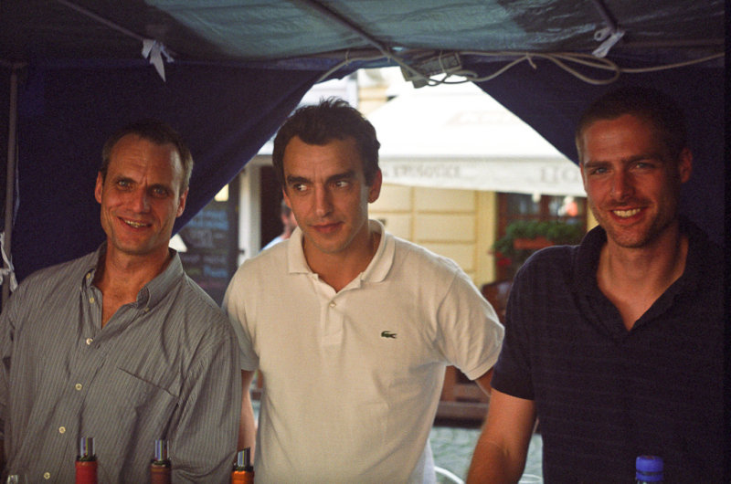 Tre glade franske gutter som solgte meg en flaske vin