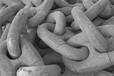 anchor chain bw.jpg