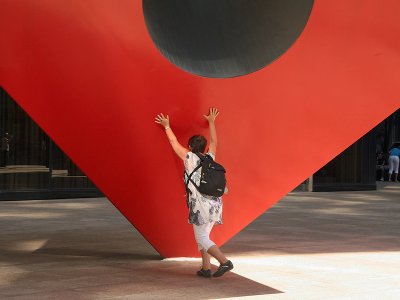  Isamu Noguchi :  Red Cube - 1968