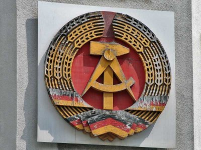 GDR Hammer & Compass