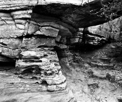 Overhanging rock, Pilot Mountain, NC, 2008.jpg