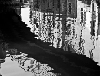 Bridge reflection, Venice, 2007.jpg