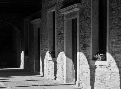 Arches, Venice, 2007.jpg