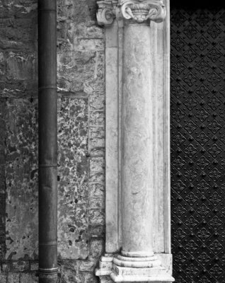 Cast iron and stone, Cracow, 2007.jpg