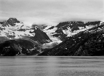 Retreating glacier, Glacier Bay, Alaska, 2007.jpg