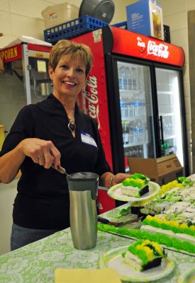 Florene serving cake