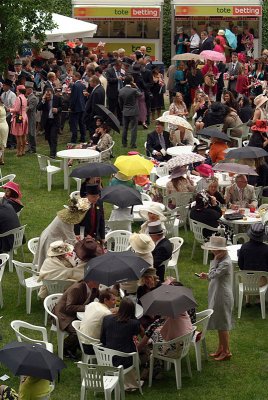 Listening to the Band Royal Ascot 07