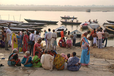 Early Morning by the Ganges 02