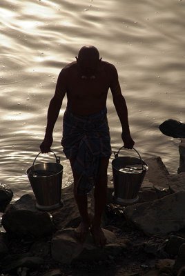 Collecting Water from the Ganges 02