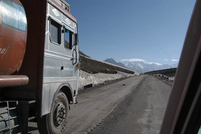 017 Overtaking a Truck Rhotang Pass