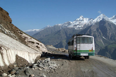 018 Bus Descending Rhotang Pass