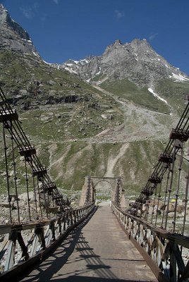 040 Bridge at Chattru