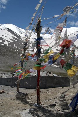 083 Tibetan Prayer Flags at Kunzum La