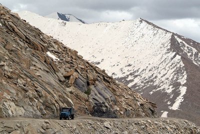 Truck Ascending Khardung La