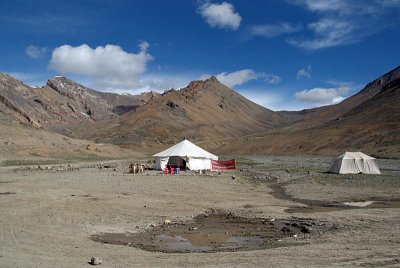 060 Parachute Tent en route to Leh