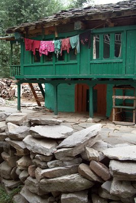 Green House with Washing Old Manali