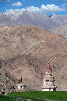 Stupas near Hemis 03