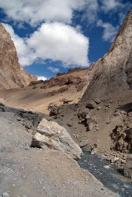 069 Scenery near Pang 10