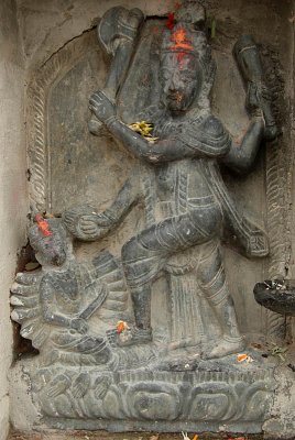 Hindu Statue by Kathmandu Ghats 02
