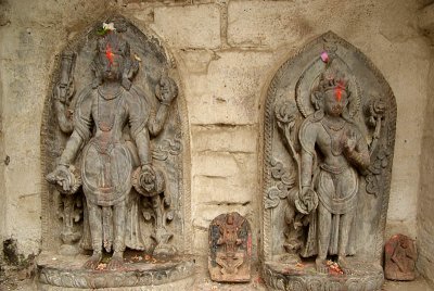 Hindu Statues by Kathmandu Ghats