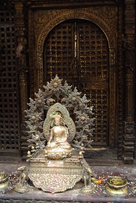 Statue in Golden Temple Patan 02