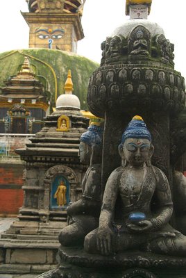 Statues and Stupas at Kathesimbhu 03