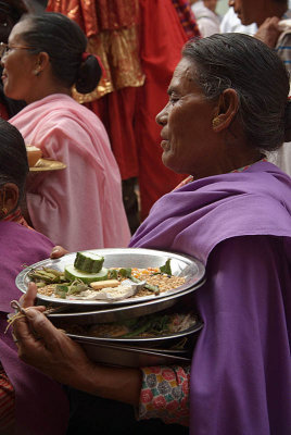 Woman with Offerings Pancha Dan 03