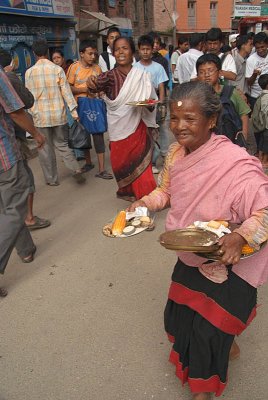 Woman with Plates of Offerings Pancha Dan 02