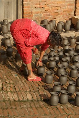 Woman in Potters Square Bhaktapur
