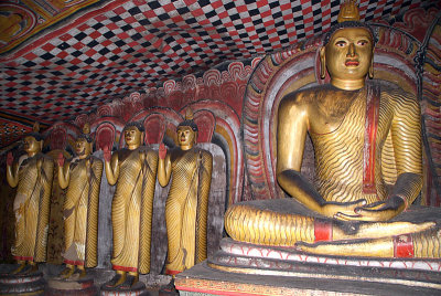 Statues and Paintings Dambulla 03