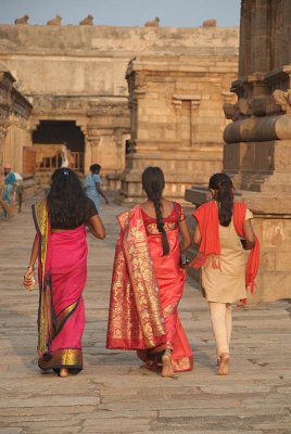 Colourful Women at Brihadeeswarar Temple