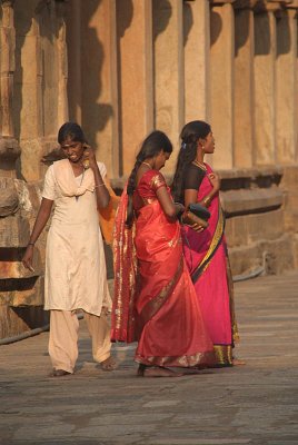 Girls at Brihadeeswarar Temple