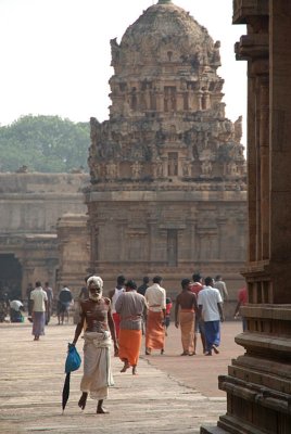 Pilgrims at Brihadeeswarar Temple 06