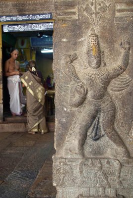 Figure on Pillar Shrine in background Sri Ranganathaswamy Temple