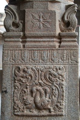 Carved Pillar at Sravanabelagola 02
