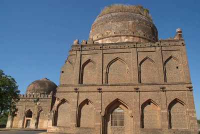 Bahmani Tombs at Ashtur 03