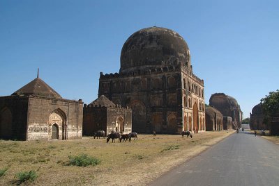 Bahmani Tombs at Ashtur 04