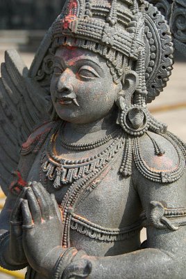 Statue of Garuda Courtyard of Chennakesava Temple Belur 02