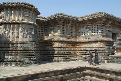 Pilgrims at Hoysaleswara Temple Halebid