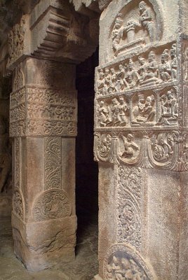 Decorated Pillar Pattadakal Temple 04