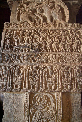 Decorated Pillar Pattadakal Temple 02