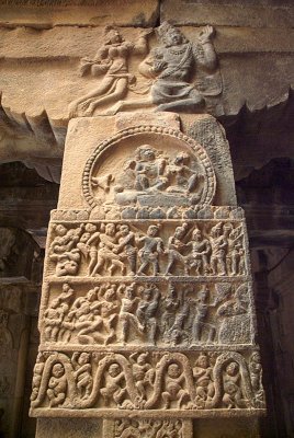 Decorated Pillar Pattadakal Temple 08