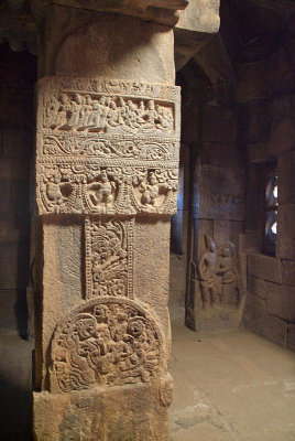 Decorated Pillar Pattadakal Temple 03