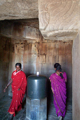 Pilgrims at Pattadakal Temple 02