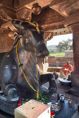 Nandi at Pattadakal Temple 02