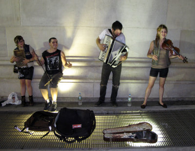 Buskers Under the Arch