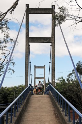 Parque de La Paz - Pedestrian Bridge over the Pan American Highway