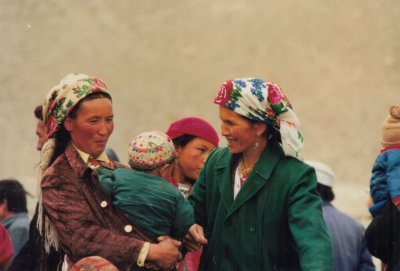 Kirgiz women on the Pamir High Plain.jpg
