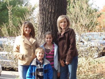 Wendi with Children- Dusti, Brooke & Ian